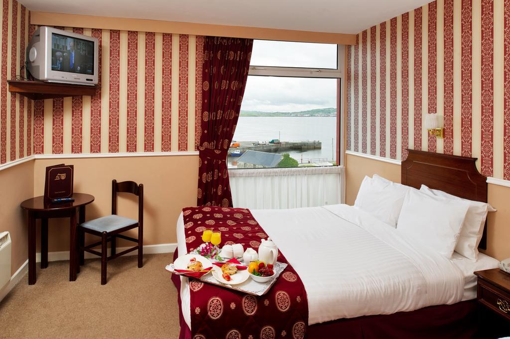 Logues Liscannor Hotel Zimmer foto